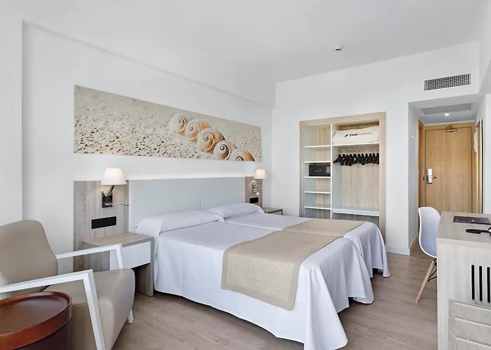 Thb Cala Lliteras - Adults Only فندق كالا راتخاذا